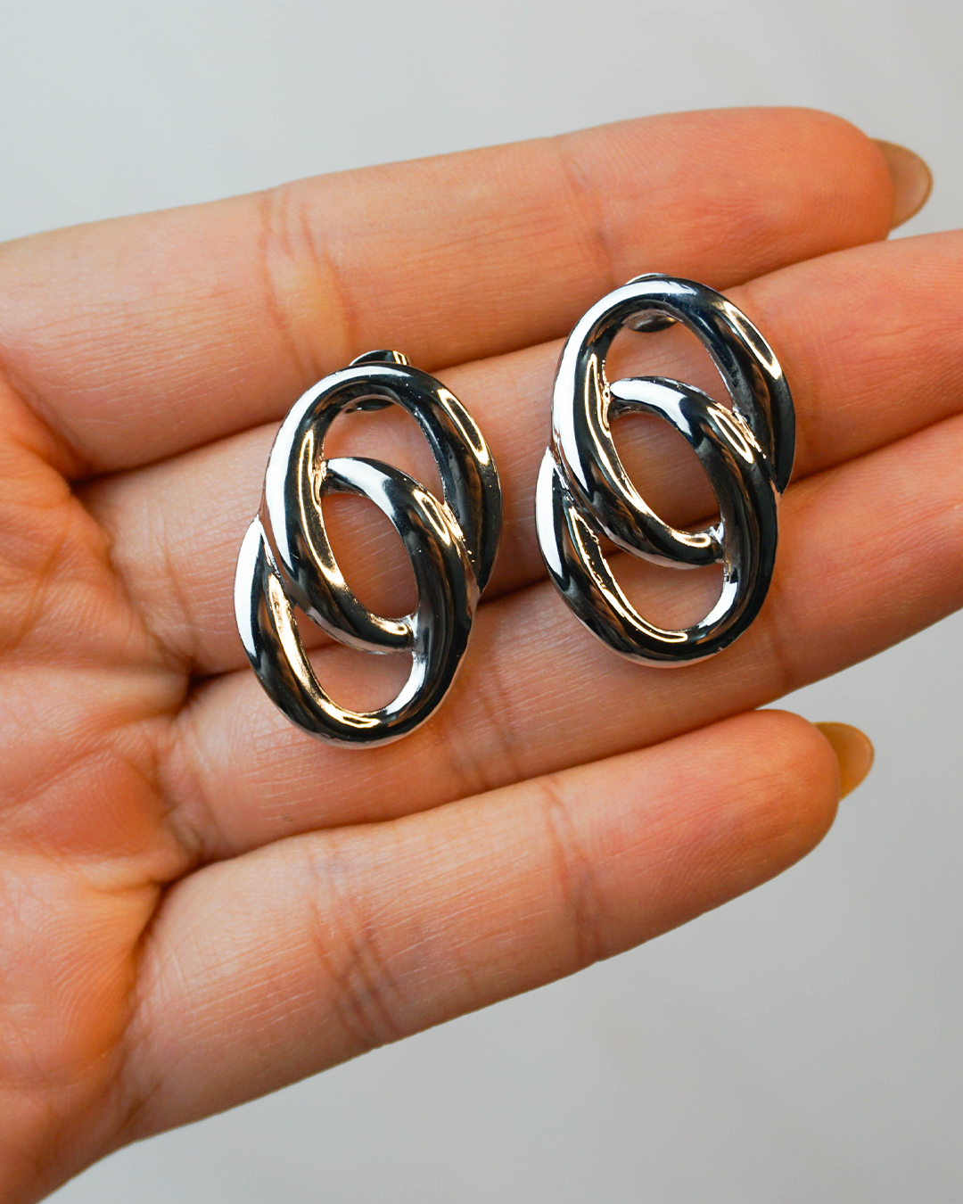 Aretes cadena plateada