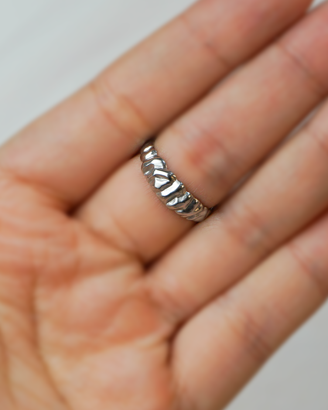 Anillo Alessandra