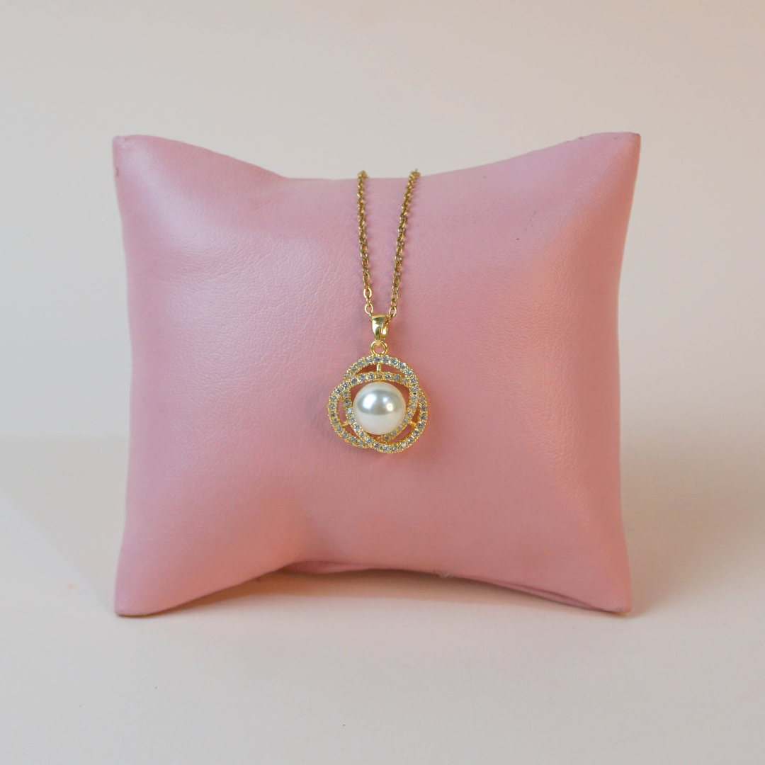 Collar nudo y perla