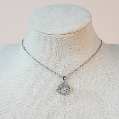 Collar Saturno plateado