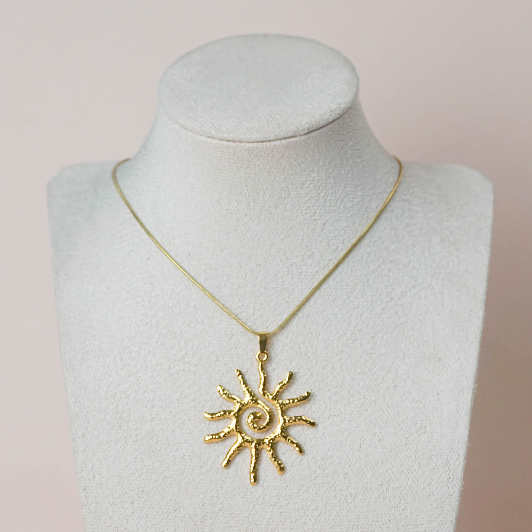 Collar Solar Dorado