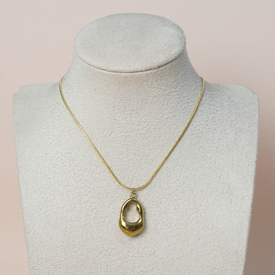 Collar hueco