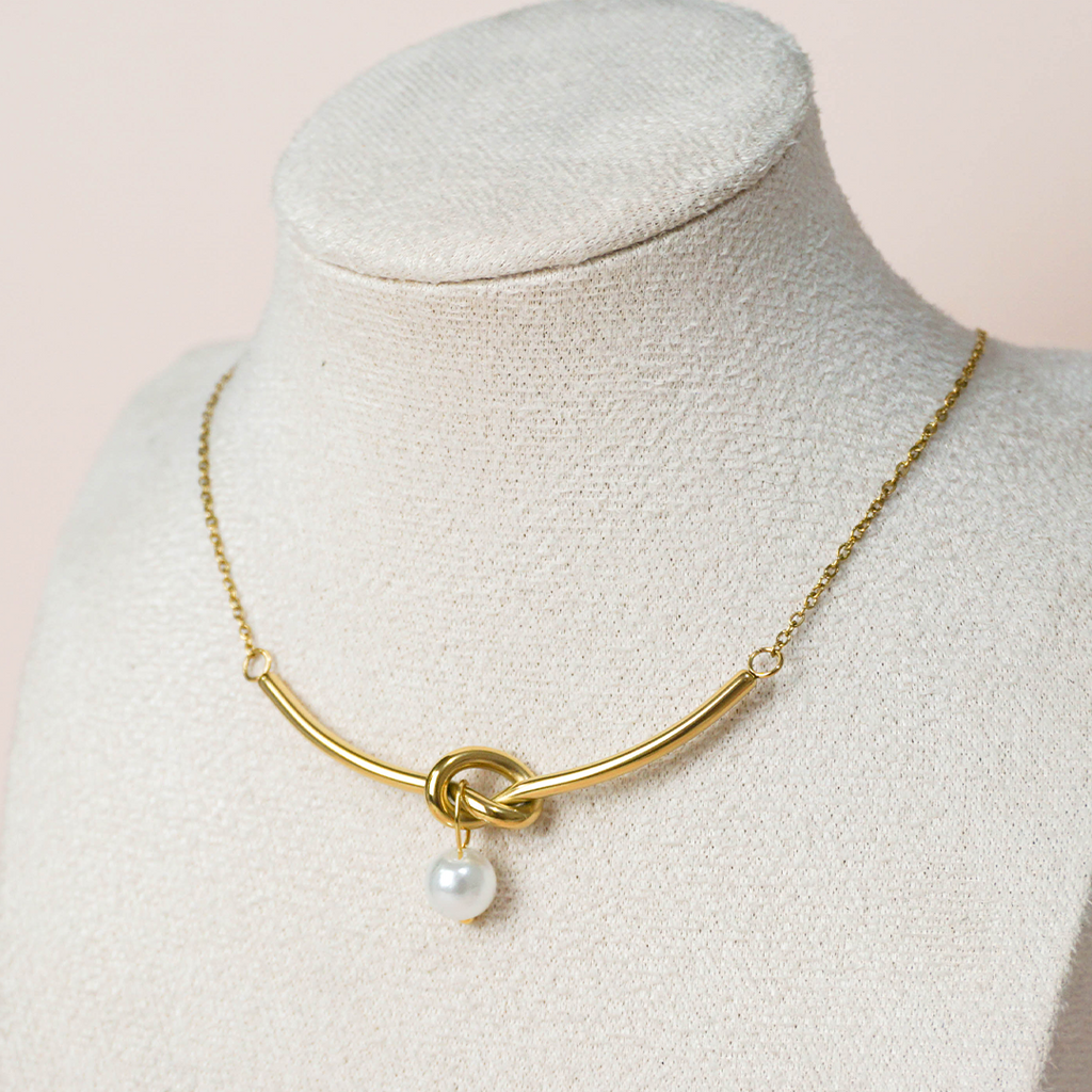 Collar nudo y perla