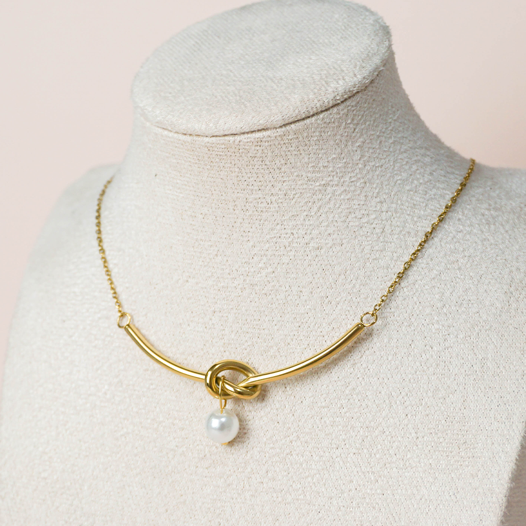 Collar nudo y perla