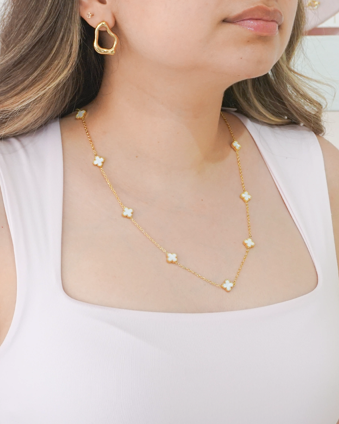 Collar mini Dafne dorado y blanco