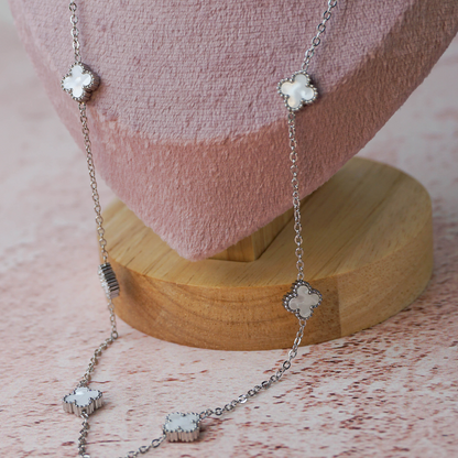 Collar mini Dafne plateado y blanco