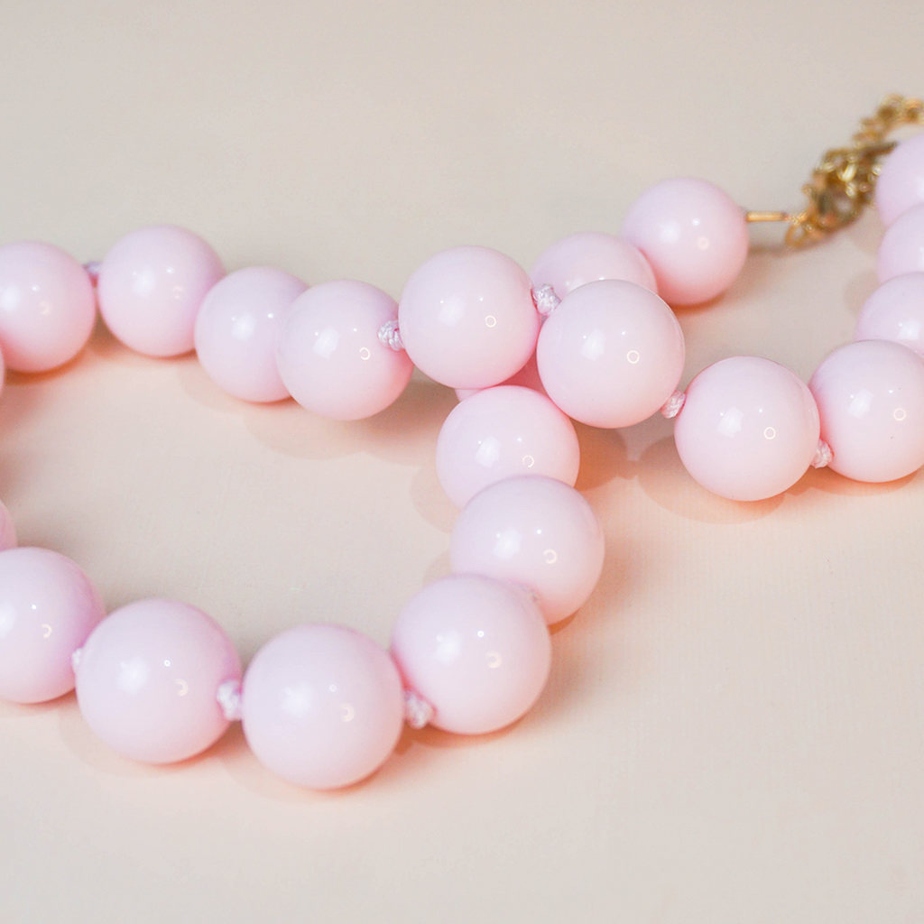Collar bolas rosa pastel