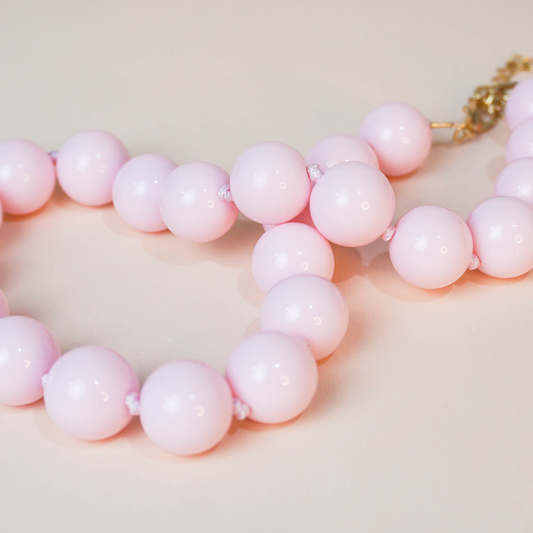 Collar bolas rosa pastel