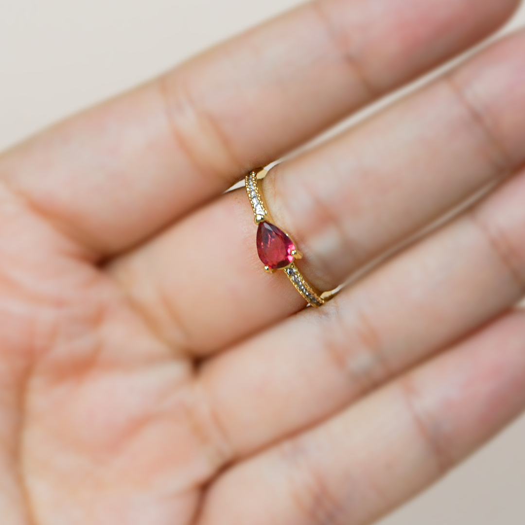 Anillo circonia roja