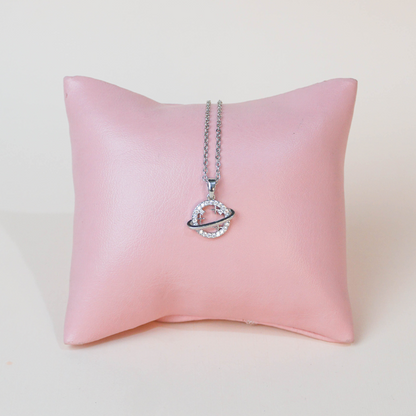 Collar Saturno plateado