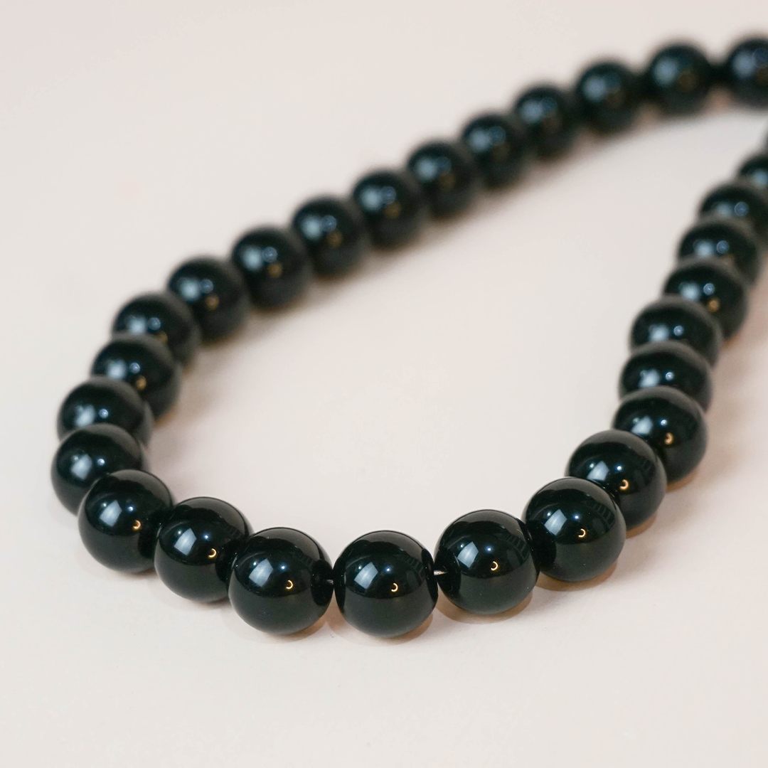 Collar bolas negras