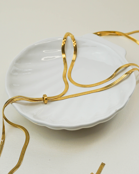 Collar corbatín dorado
