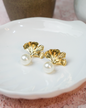 Aretes Sarah con perla cristal