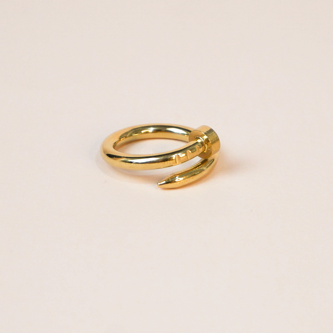 Anillo clavo dorado