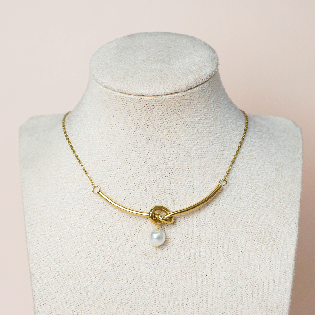 Collar nudo y perla