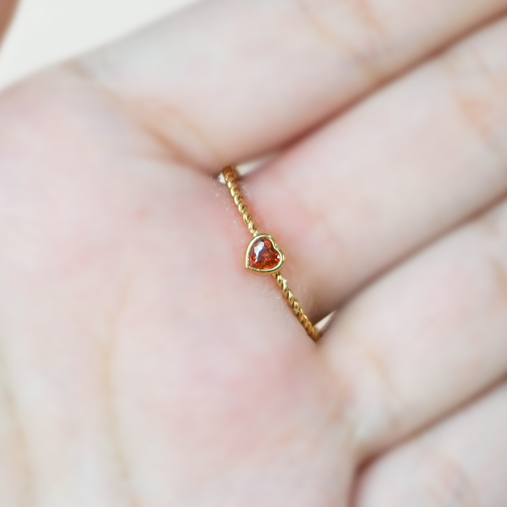 Anillo mini corazón rojo