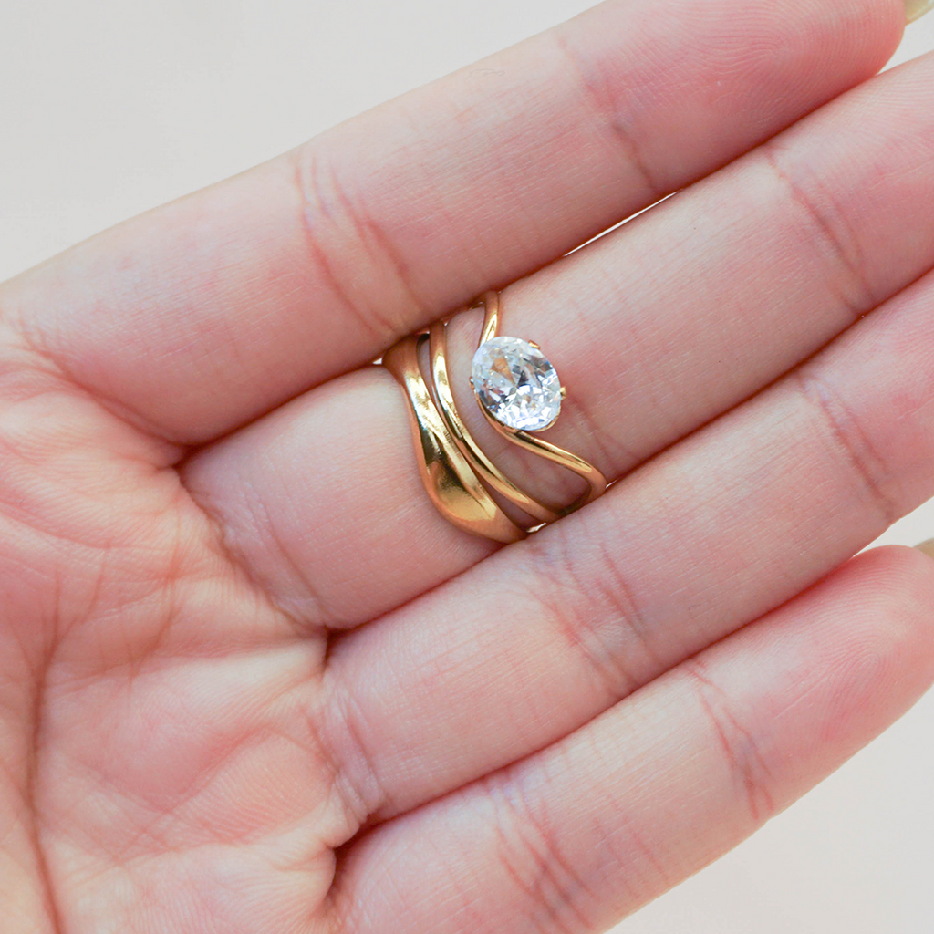 Anillo circonia oval
