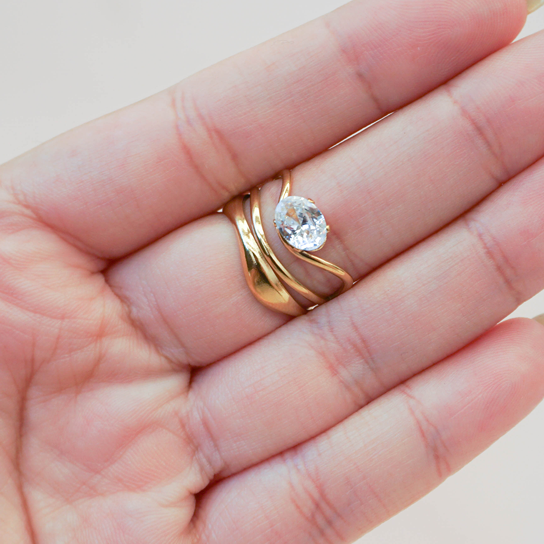 Anillo circonia oval