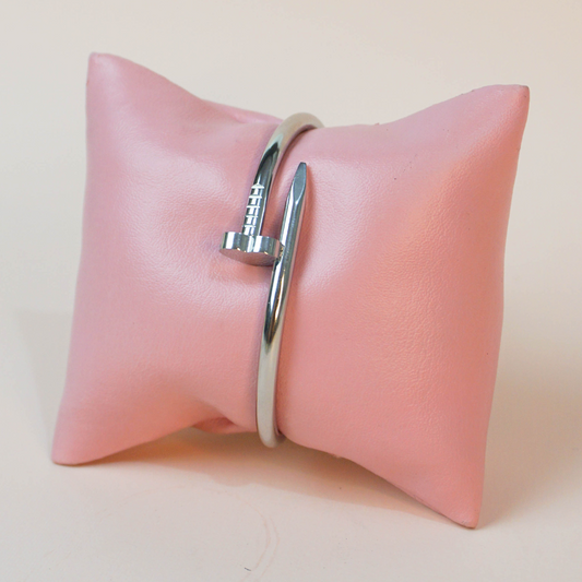 Brazalete clavo corazón