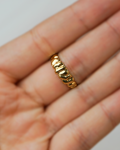 Anillo Alessandra dorado