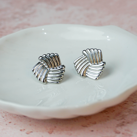 Aretes Camelia plateados