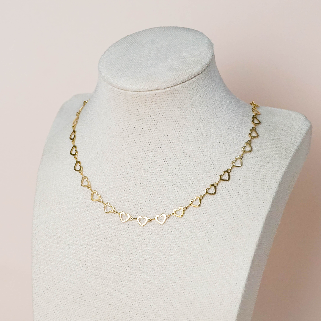Collar corazonada dorado
