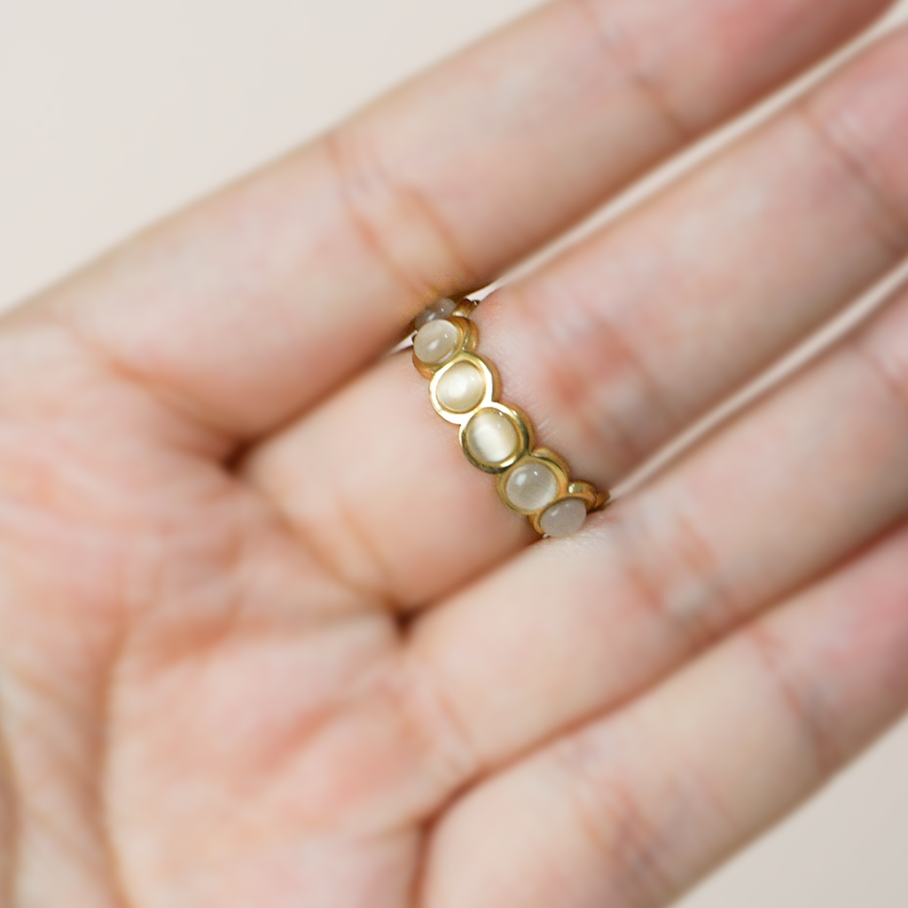 Anillo efecto ojo de gato