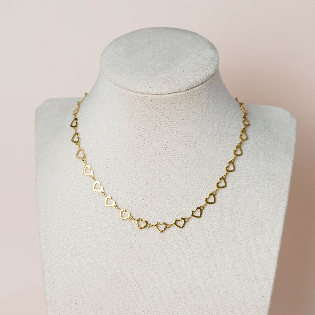 Collar corazonada dorado