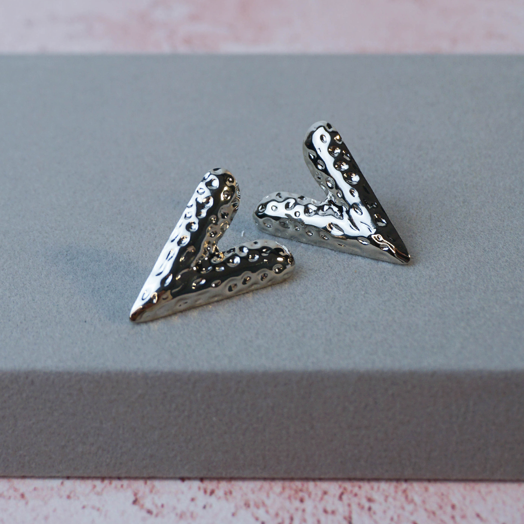 Aretes corazón largo