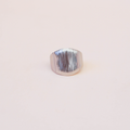 Anillo rayado plateado