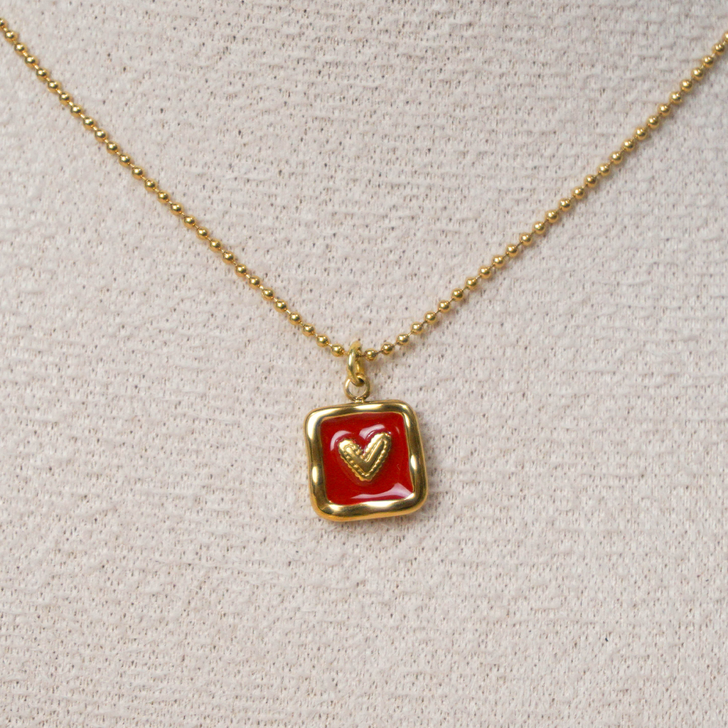 Collar corazón rojo