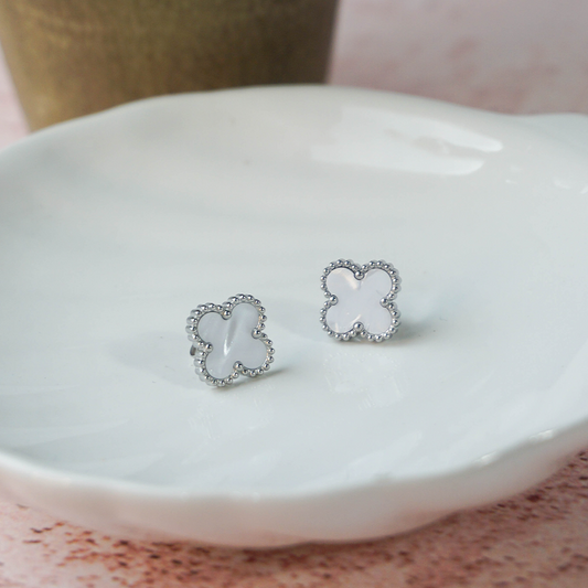 Aretes Dafne plata y blanco