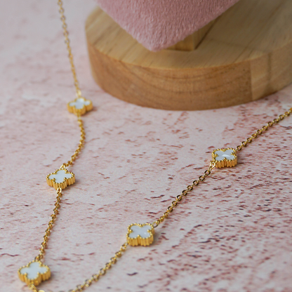 Collar mini Dafne dorado y blanco