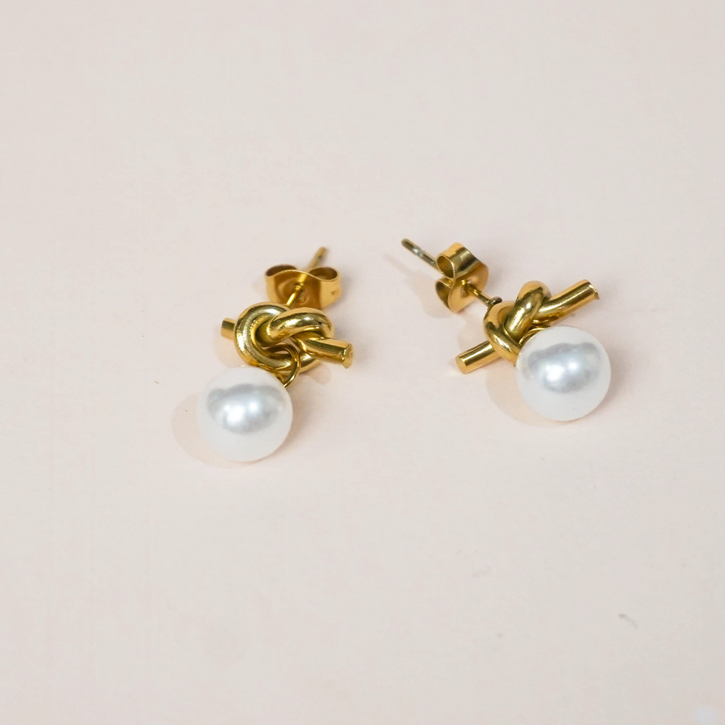 Aretes nudo y perla
