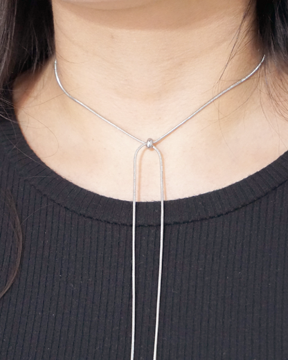 Corbatín Pamela plateado