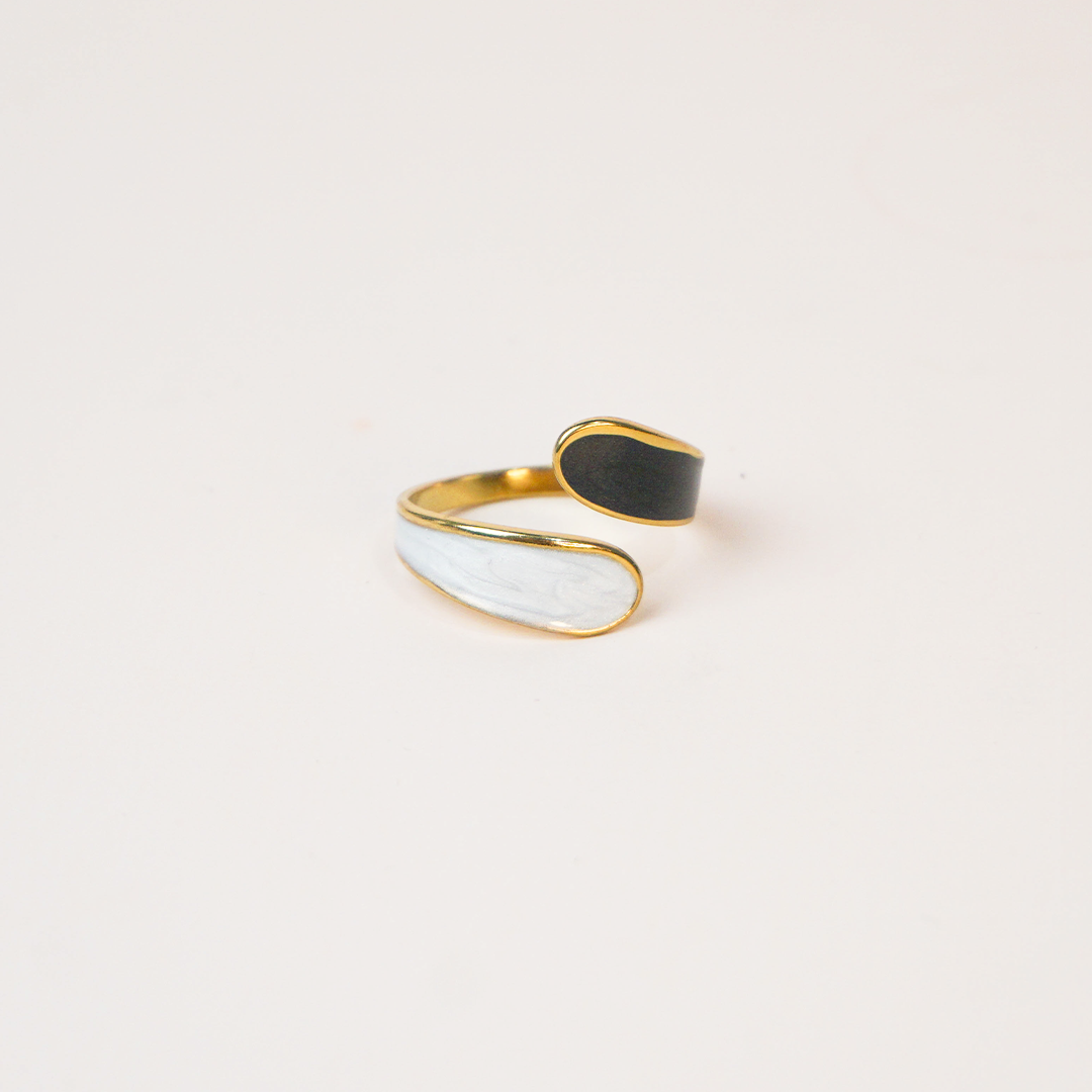 Anillo Alice b/n
