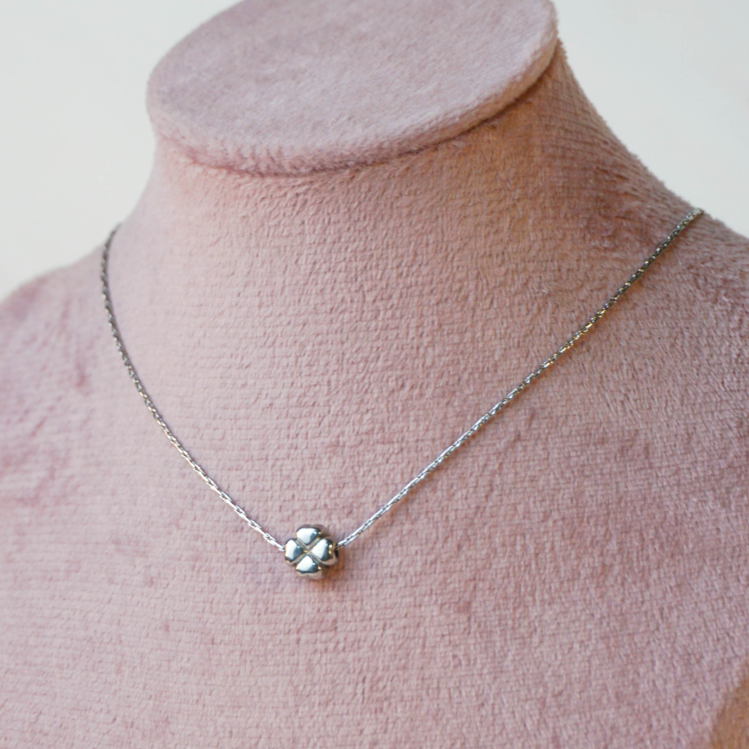 Collar trebol plata