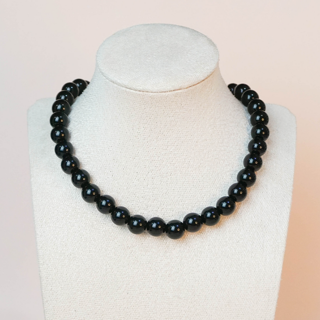 Collar bolas negras